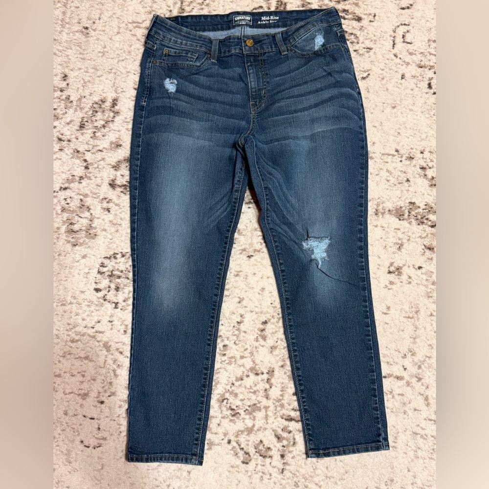 Levi's Ankle length distressed jeans Sz 14